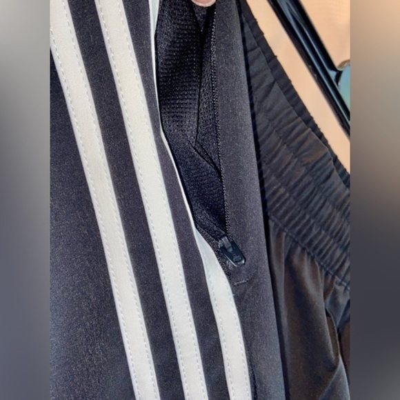 Women’s Adidas stretchy waist black white stripes Capri crop pants Sz medium‎ - Picture 3 of 10